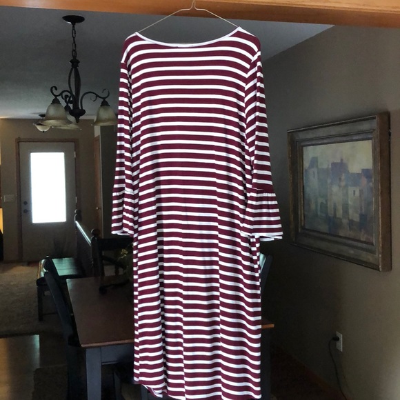 Les amis 3/4 sleeve cranberry and cream dress - Picture 2 of 4